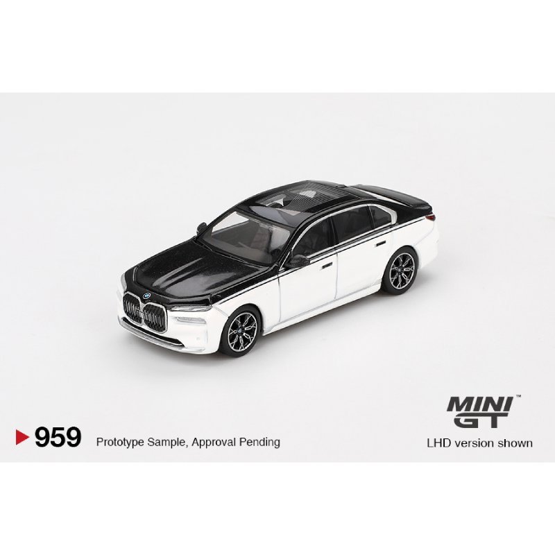 BMW i7 xDrive60 Alpine White / Black Sapphire 2024