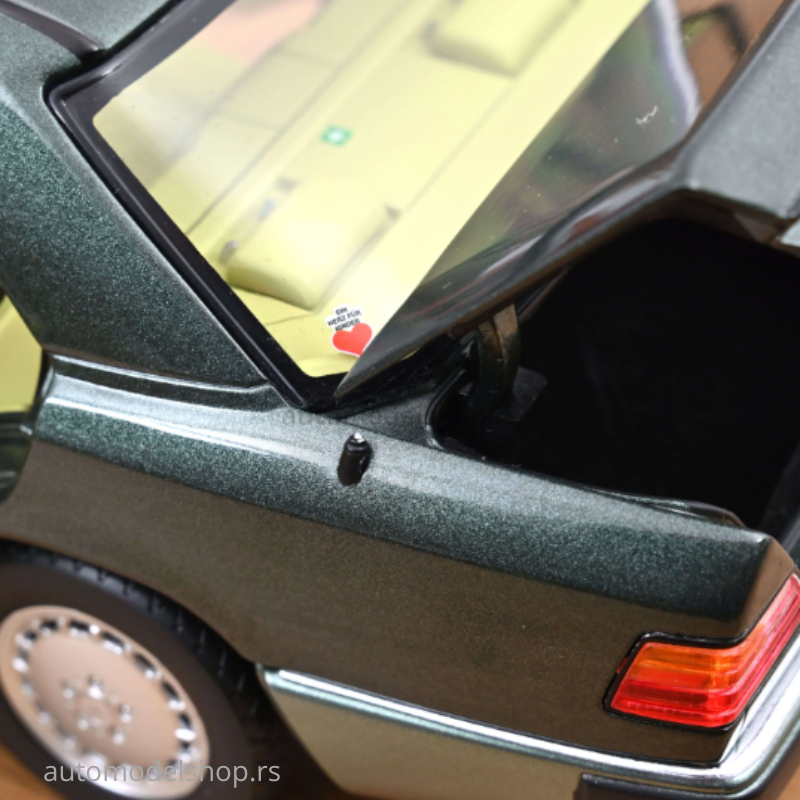 Mercedes-Benz 230 E (W124) - Night Green metallic - 1990