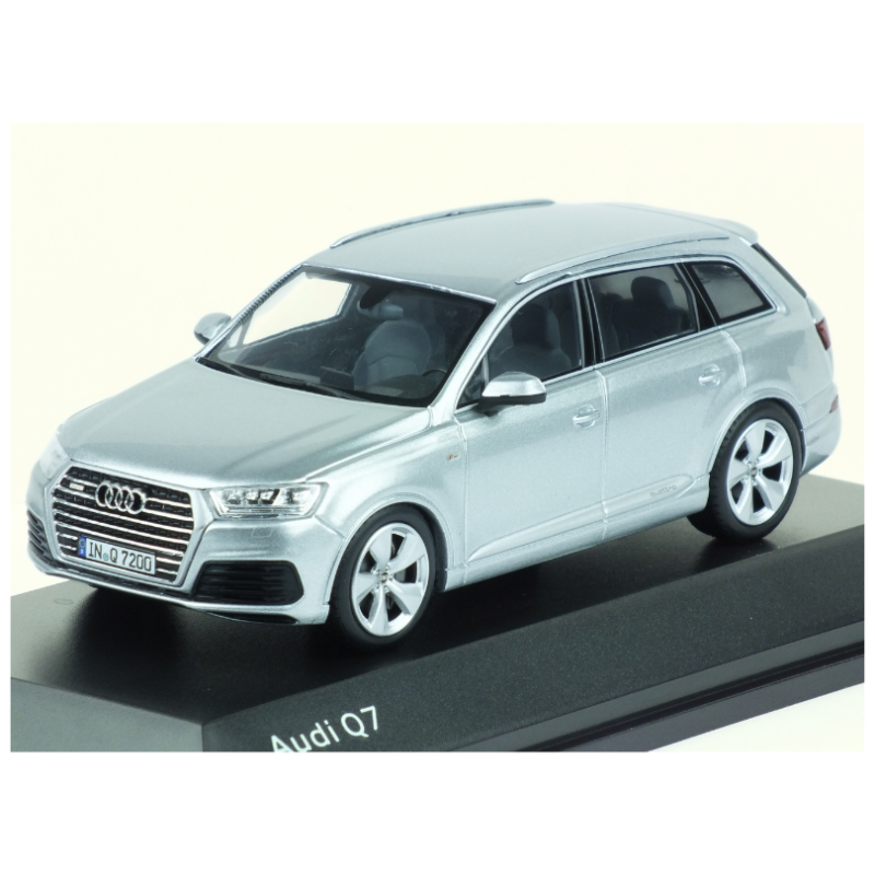 Audi Q7 SUV, silver metallic 2015