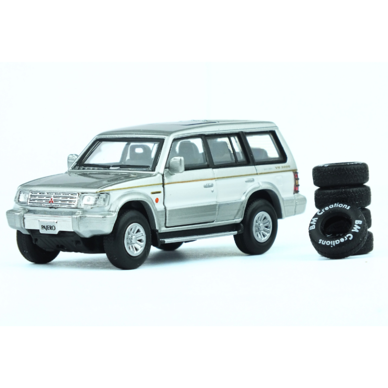  Mitsubishi Pajero 2nd Generation LHD, silver/white 1996