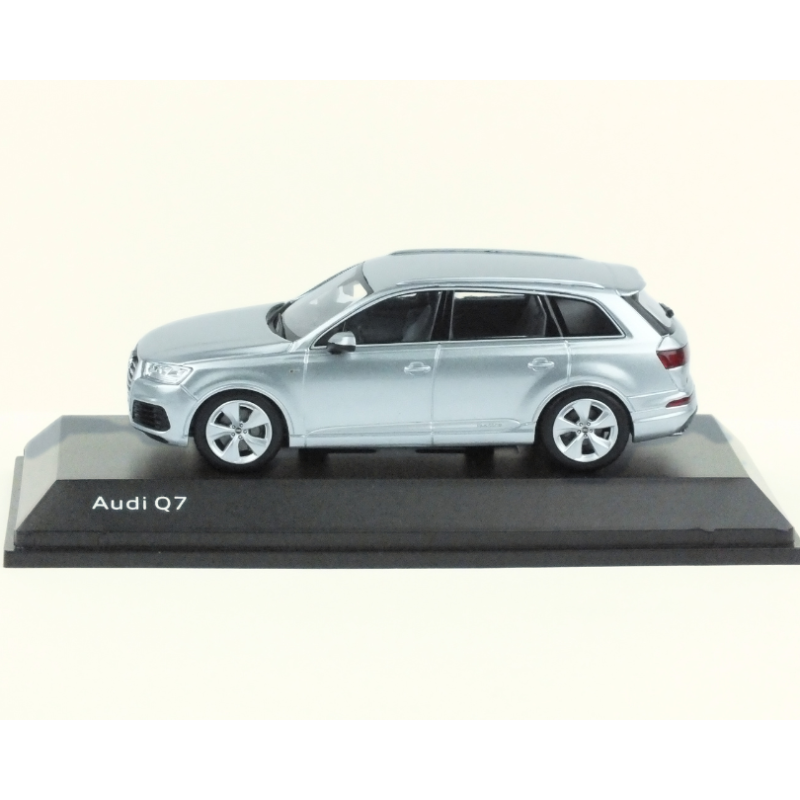 Audi Q7 SUV - Silver Metallic - 2015