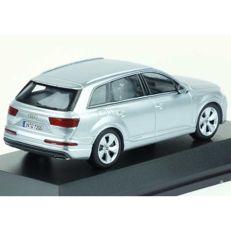 Audi Q7 SUV - Silver Metallic - 2015
