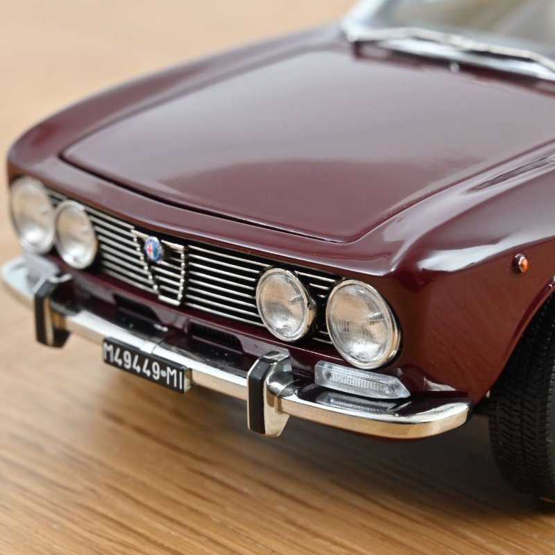 Alfa Romeo 2000 GTV - Maroon - 1973