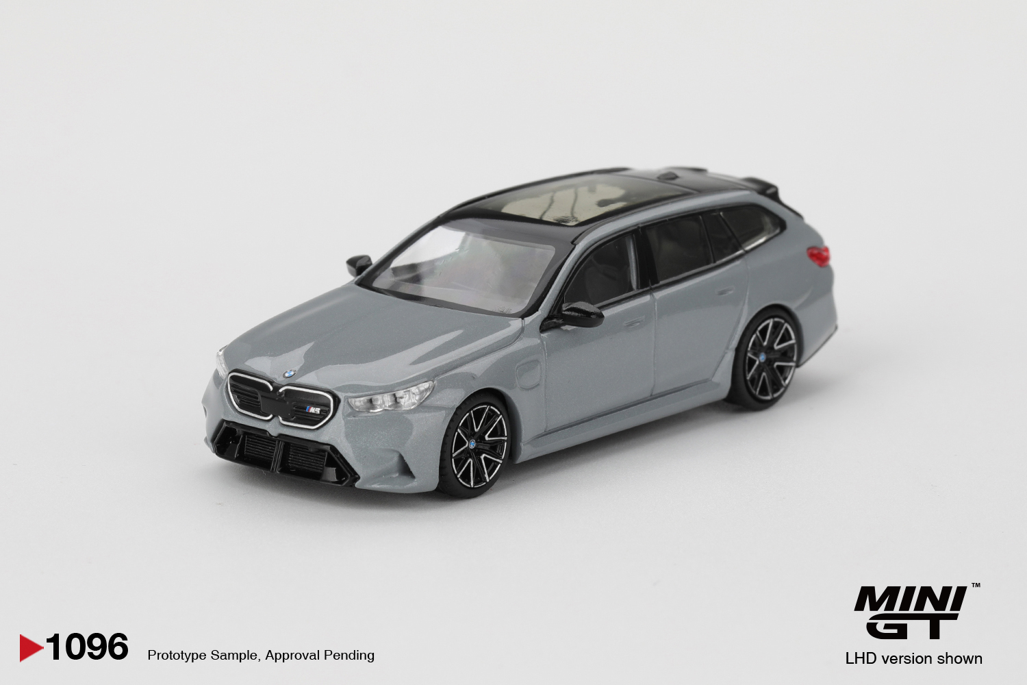 BMW M5 Touring - Brooklyn Grey Metallic - 2025
