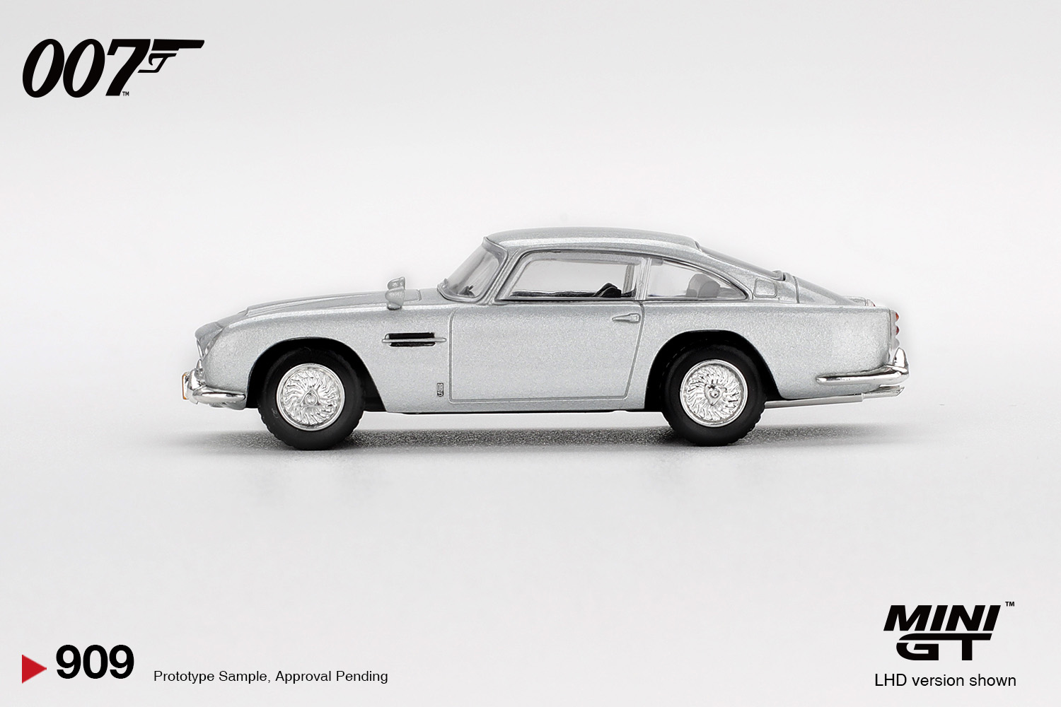Aston Martin DB5 “Casino Royale” BLISTER PACKAGING - 2006